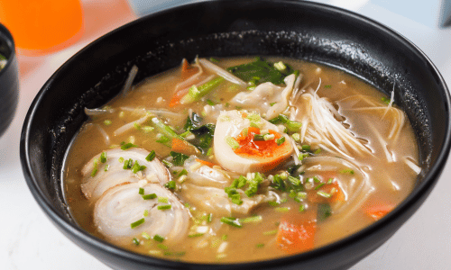 soupe de ramen avec son bouillon