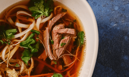 ramen à la viande avec bouillon